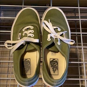 VANS AUTHENTIC LACE UP SIZE 7 WOMENS